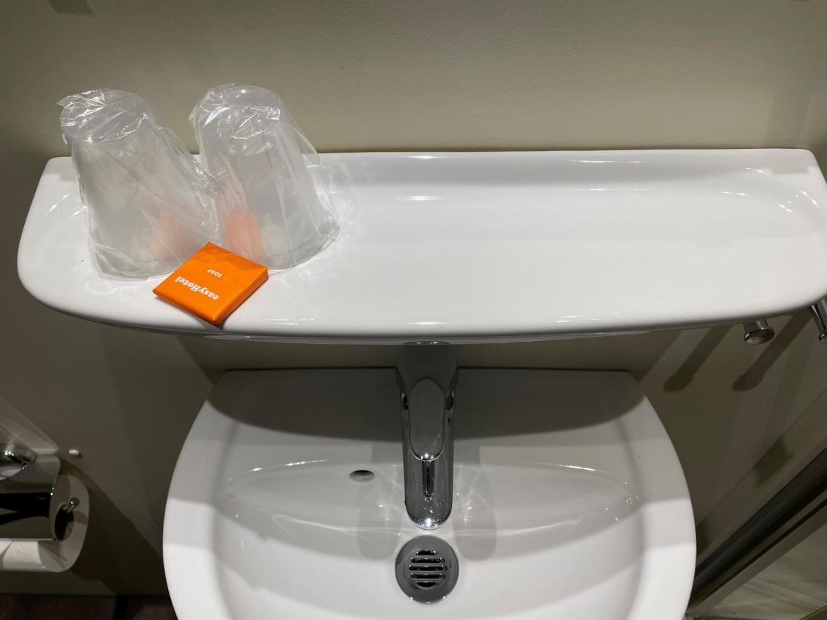 Easyhotel Zuerich Limmatplatz Eksteriør bilde